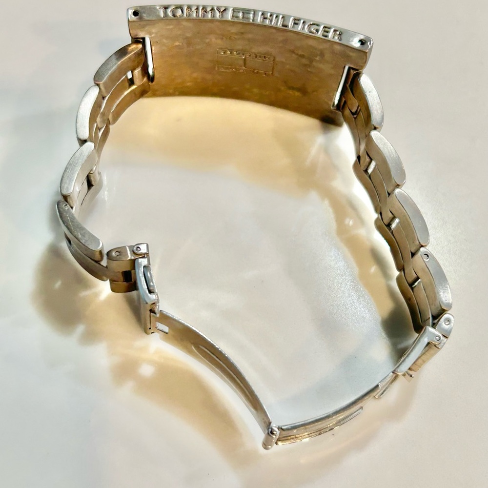 Tommy Hilfiger Unisex Bracelet
Stainless Steel Watchband Look - Picture 7 of 16
